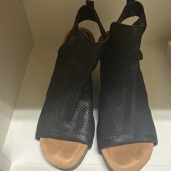 Isola open toe block heel black sandals - Picture 4 of 4